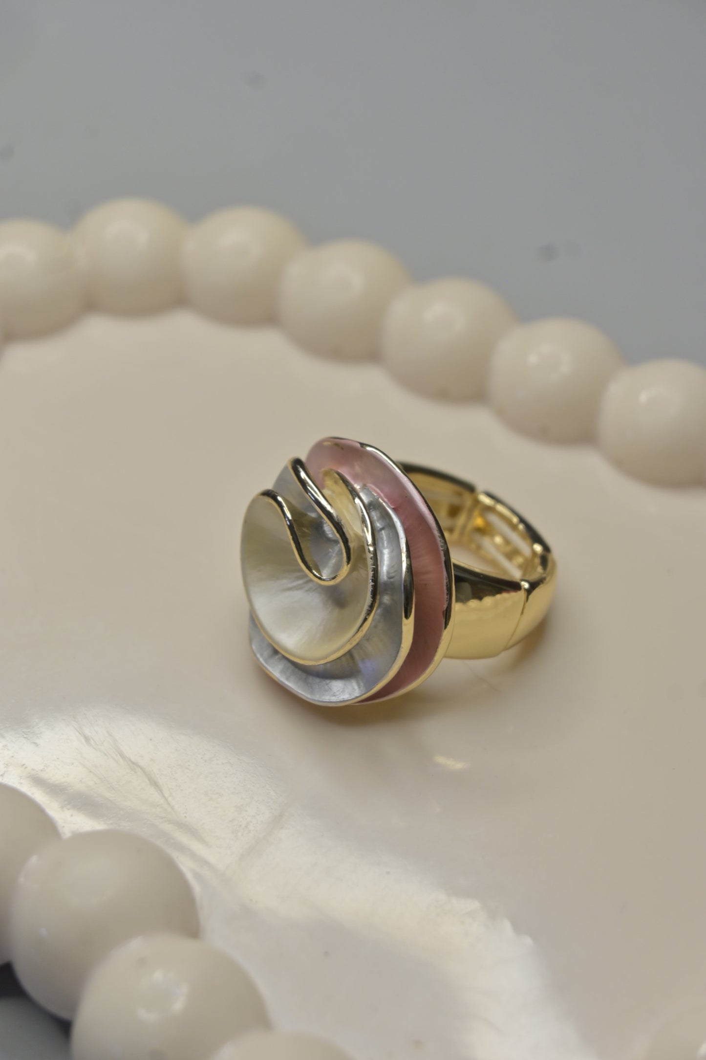 Rosette Ivory Spiral